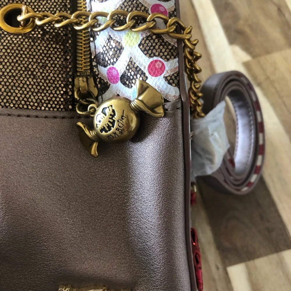 Betsey Johnson Kitsch gingerbread house Christmas Crossbody Bag new without tag - Picture 5 of 10